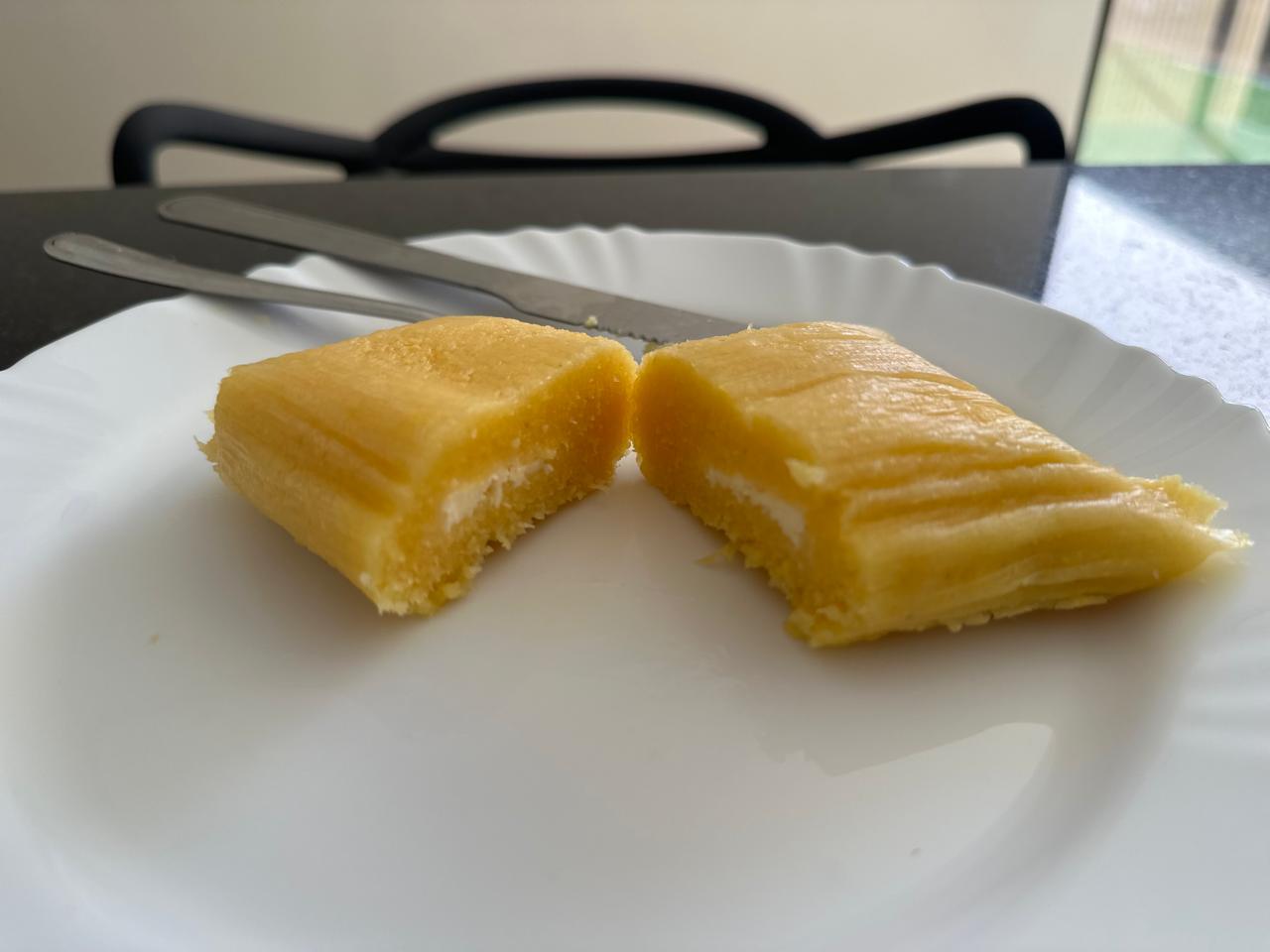 Pamonha dividida ao meio